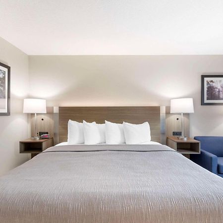 Quality Inn Newton At I-80 Екстер'єр фото