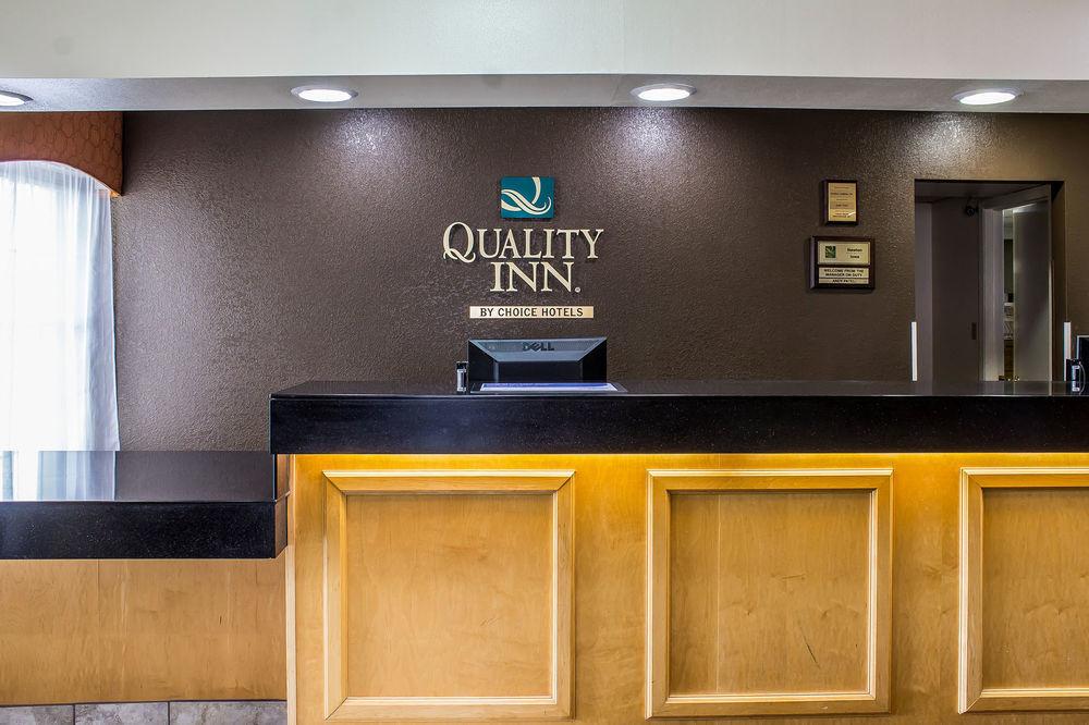 Quality Inn Newton At I-80 Екстер'єр фото