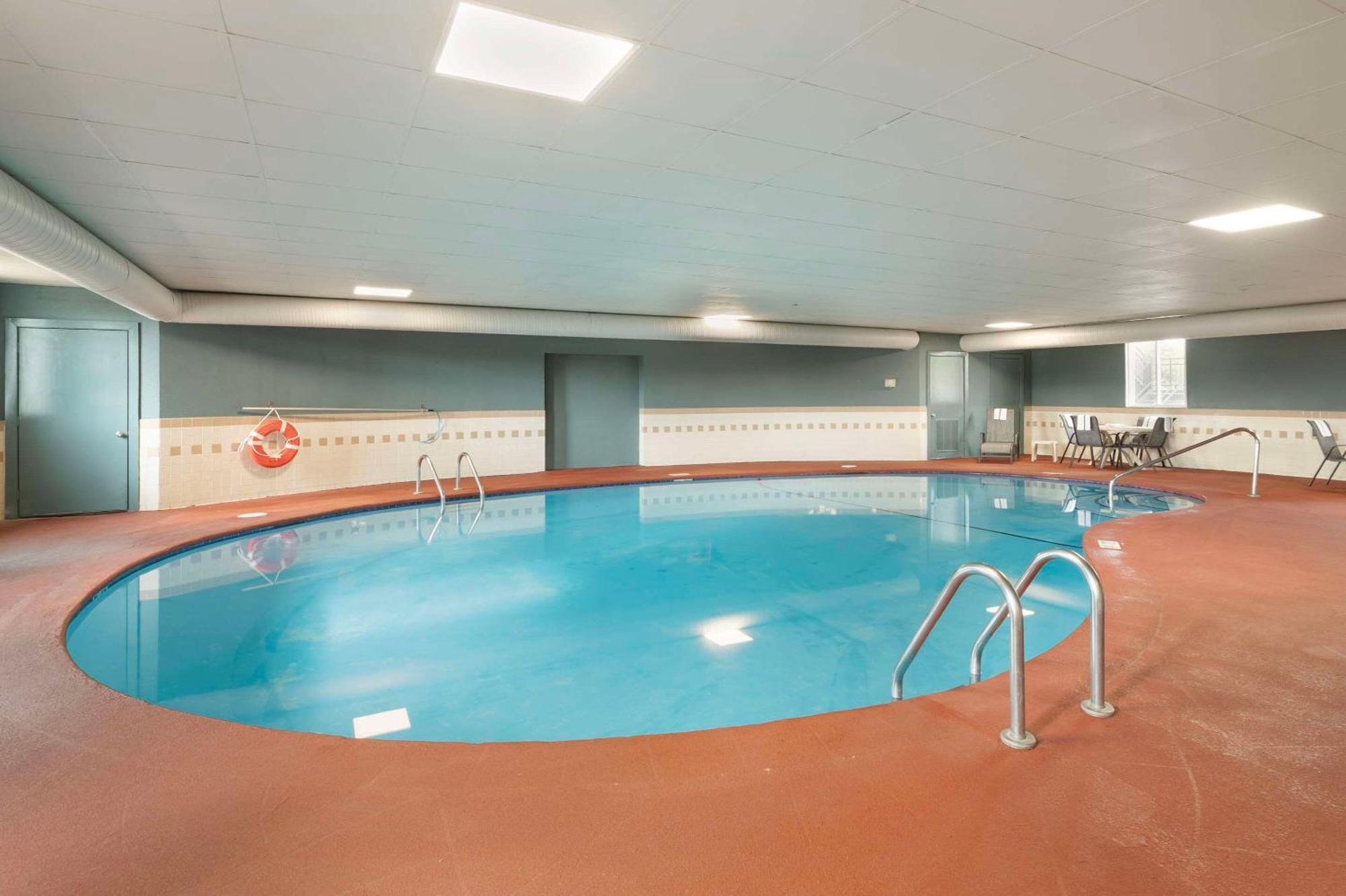 Quality Inn Newton At I-80 Екстер'єр фото