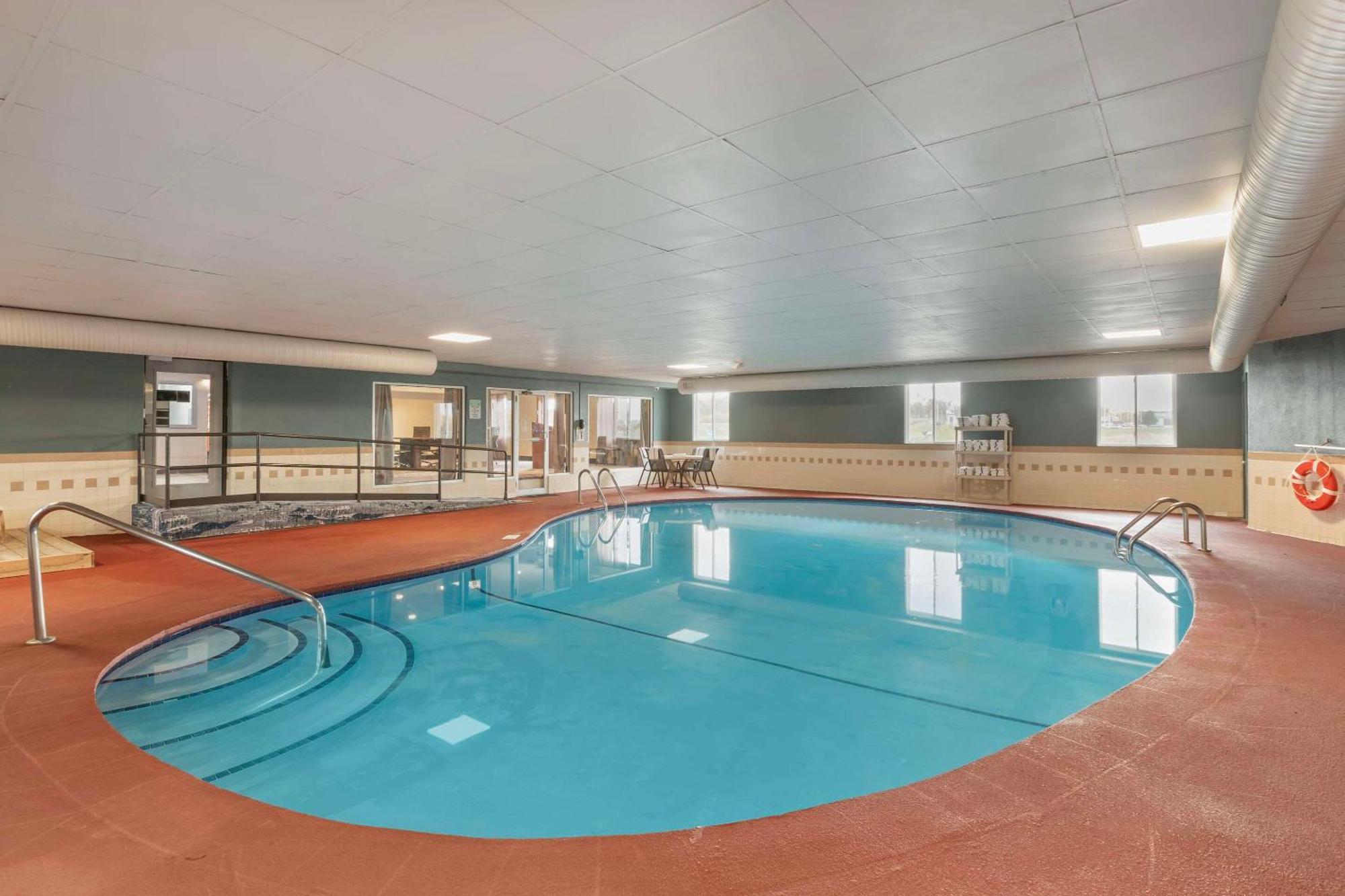 Quality Inn Newton At I-80 Екстер'єр фото