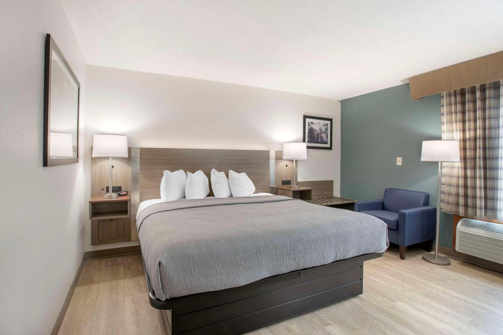Quality Inn Newton At I-80 Екстер'єр фото
