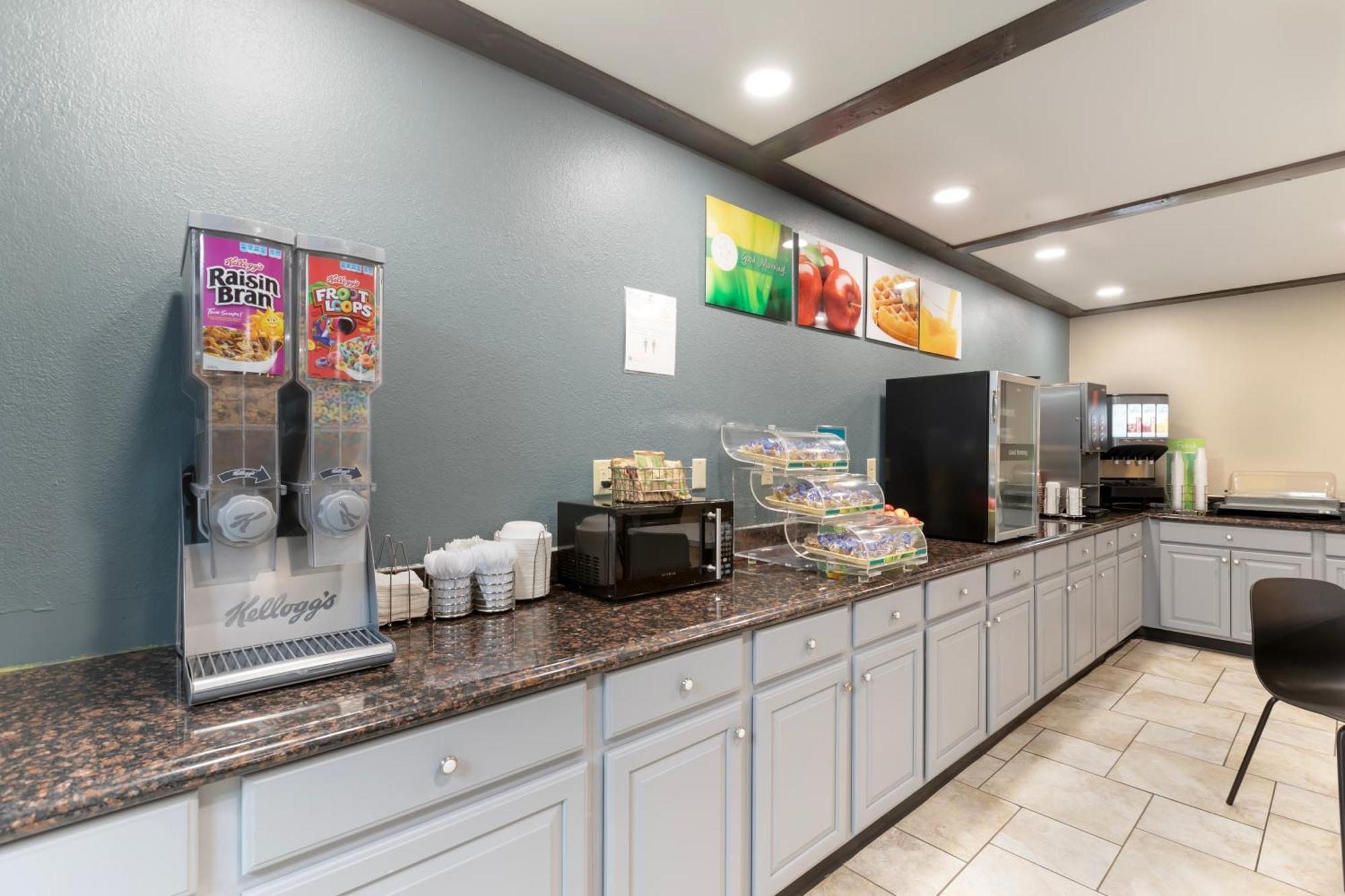 Quality Inn Newton At I-80 Екстер'єр фото