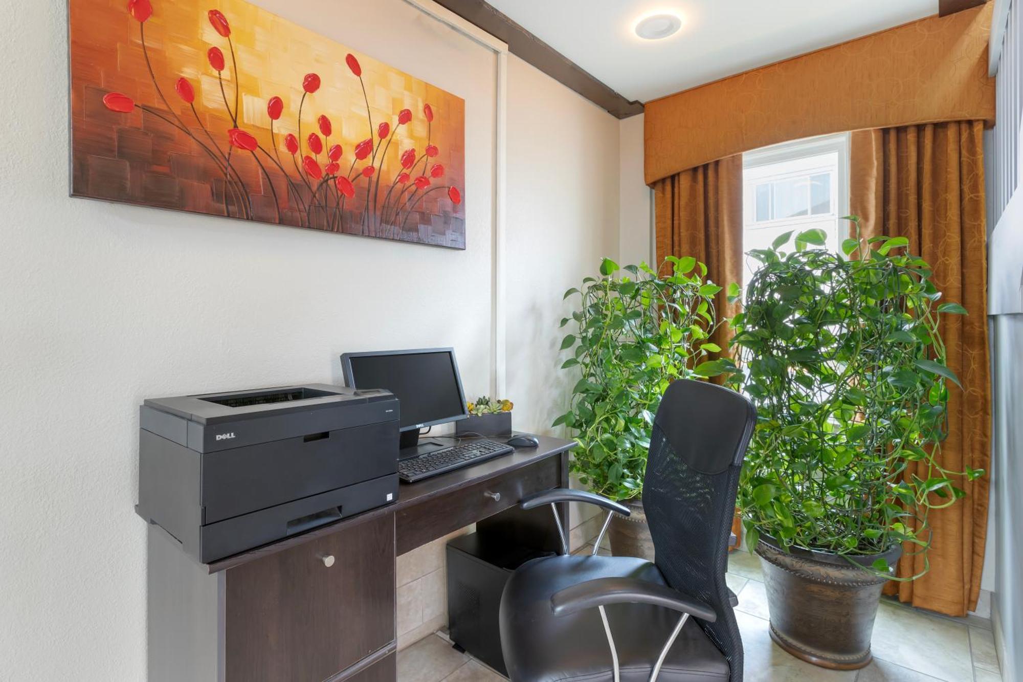 Quality Inn Newton At I-80 Екстер'єр фото