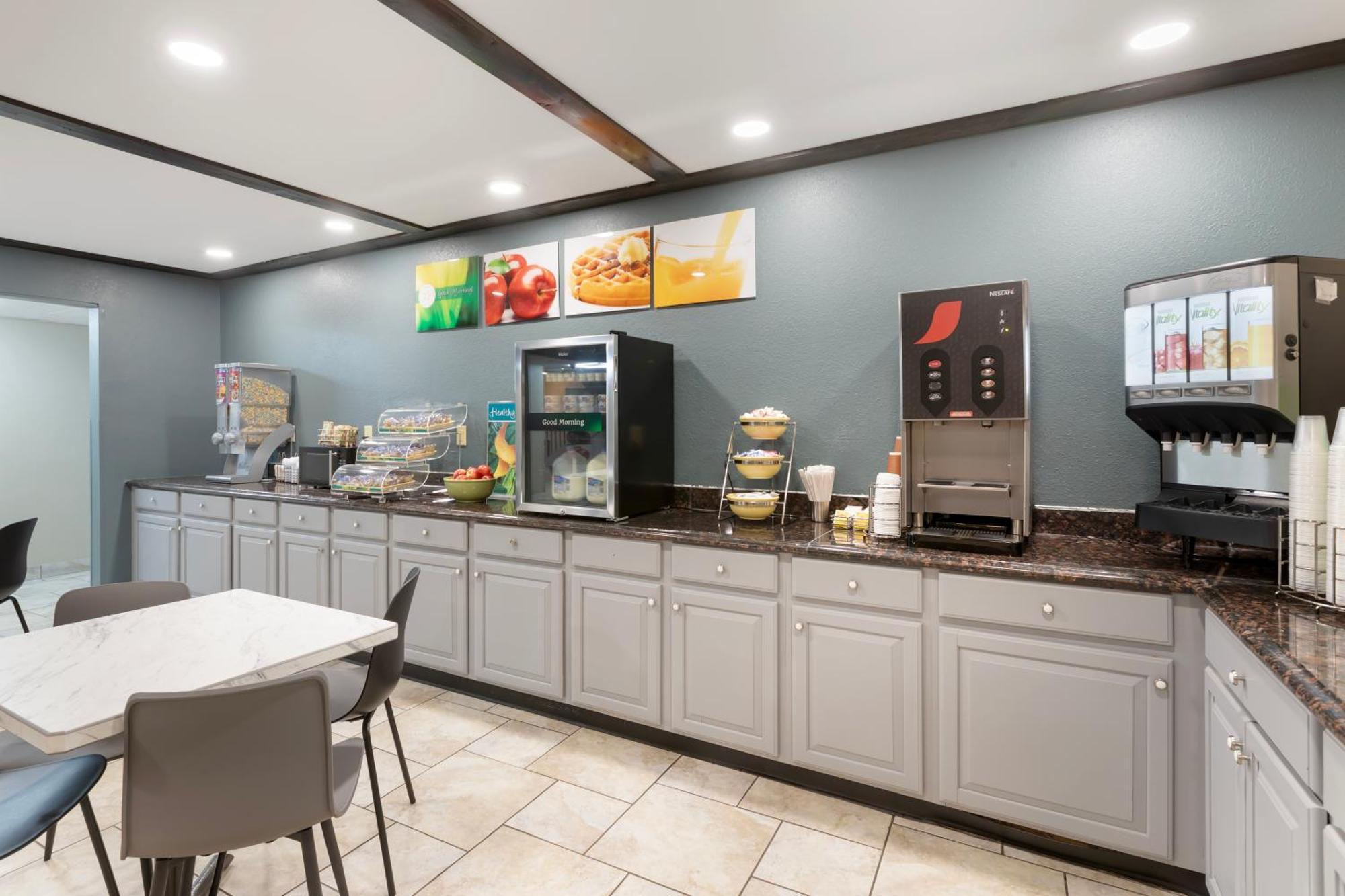 Quality Inn Newton At I-80 Екстер'єр фото