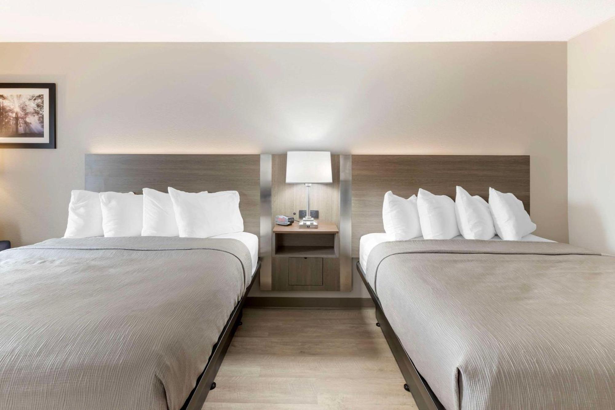 Quality Inn Newton At I-80 Екстер'єр фото