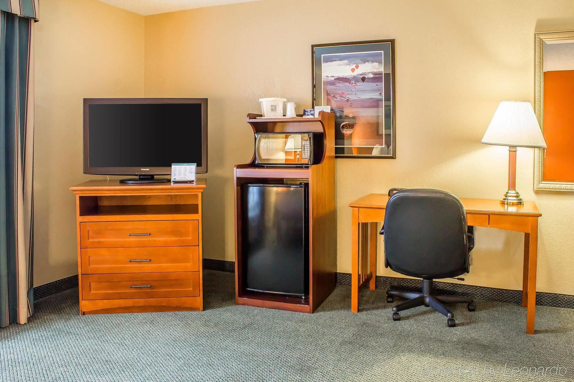 Quality Inn Newton At I-80 Екстер'єр фото