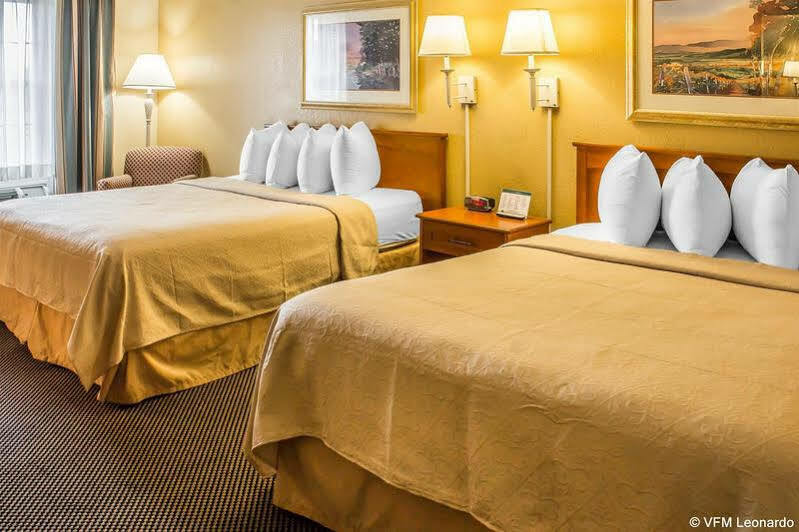 Quality Inn Newton At I-80 Екстер'єр фото