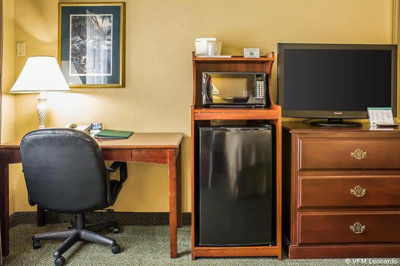 Quality Inn Newton At I-80 Екстер'єр фото