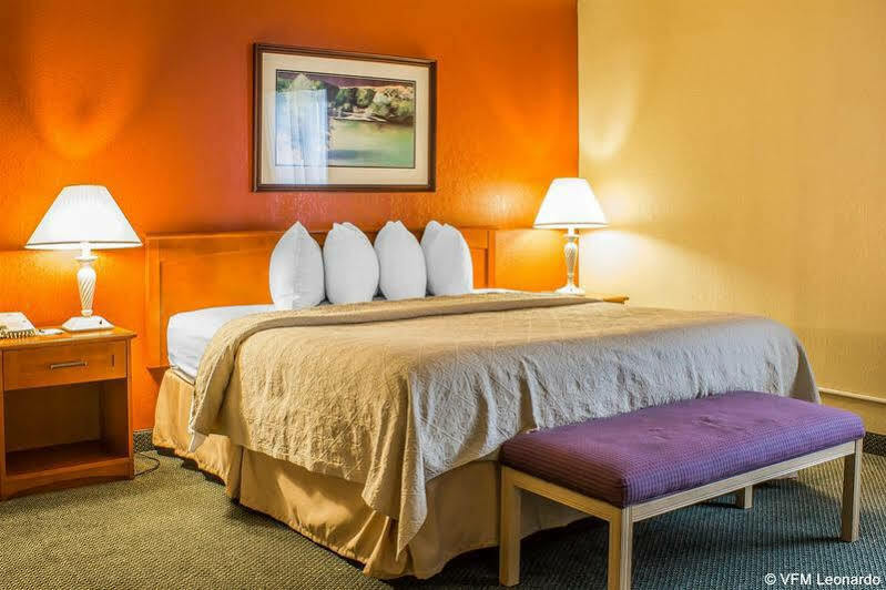Quality Inn Newton At I-80 Екстер'єр фото