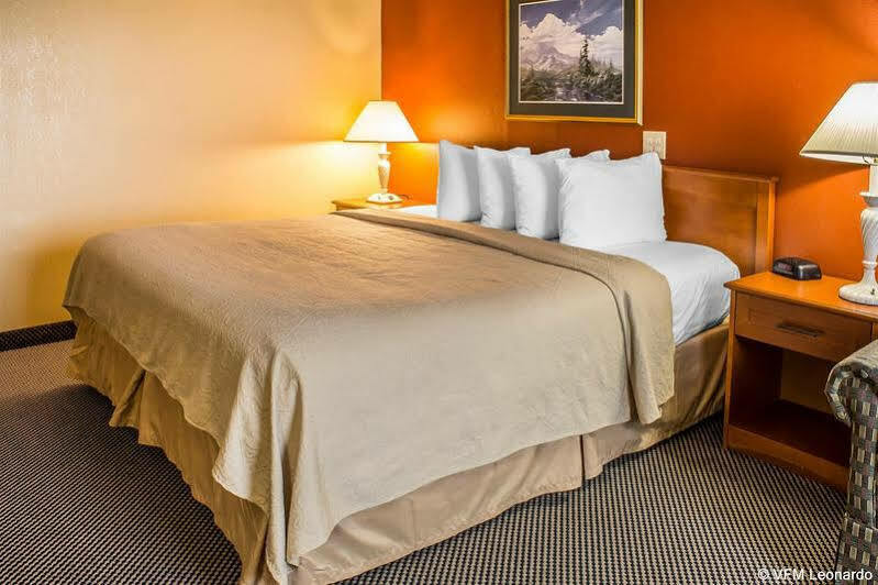 Quality Inn Newton At I-80 Екстер'єр фото